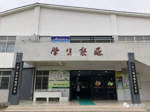 开学季 学生动嘴 他们动腿