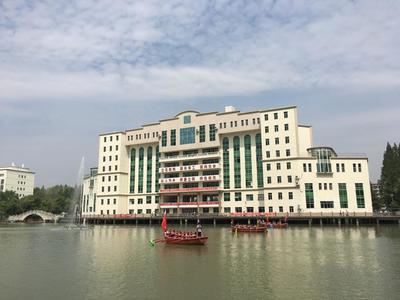 【迎新报道三】这真的很武船:&ldquo;精通艇筏&rdquo;技能竞赛为武汉船院2017级新生&ldquo;深蓝色海洋梦&rdquo;启航