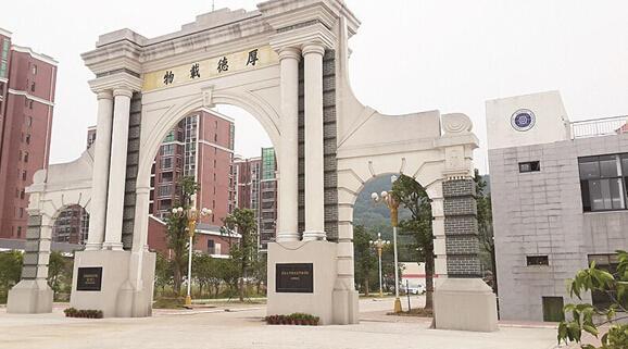 探访武汉航海职业技术学院东湖校区 承载航海梦想的校门